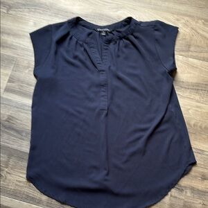 41 HAWTHORN Stitch Fix Dark Blue Top Short Sleeve Dress shirt Womens size Small